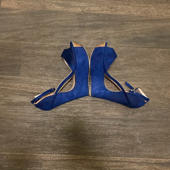 Shoes - Picture 3 of 4